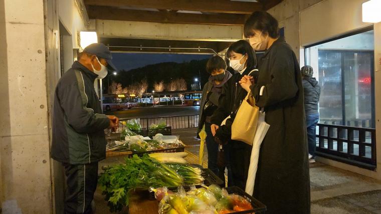 野菜販売の様子