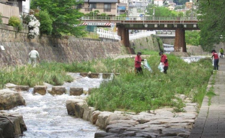 都賀川清掃の様子その1